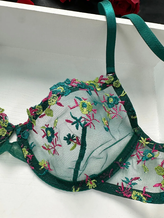 Velvet Bloom – Navy Lace Fantasy Set (2025 Edition)