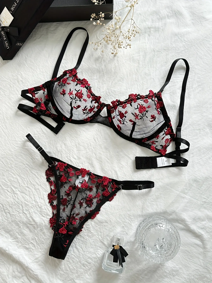 Velvet Bloom – Navy Lace Fantasy Set (2025 Edition)