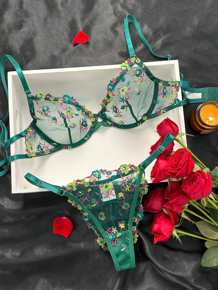 Velvet Bloom – Navy Lace Fantasy Set (2025 Edition)