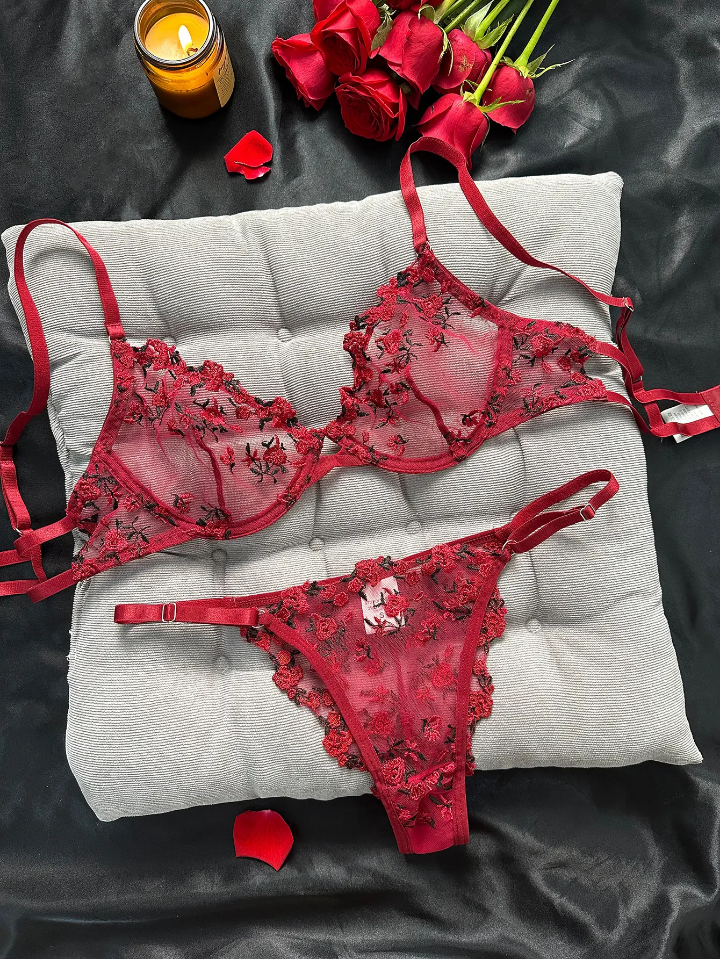 Velvet Bloom – Navy Lace Fantasy Set (2025 Edition)