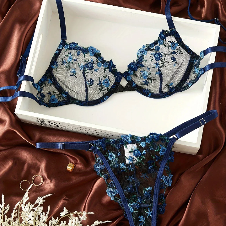 Velvet Bloom – Navy Lace Fantasy Set (2025 Edition)